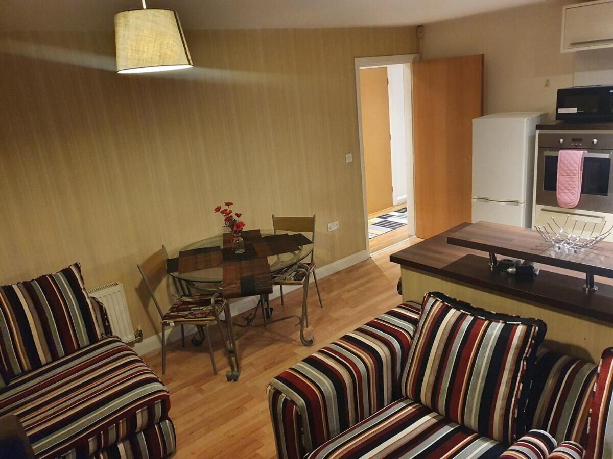 Two Bedroom Apartment, Free Parking, Close To Uclan And Free Wifi Preston  Dış mekan fotoğraf