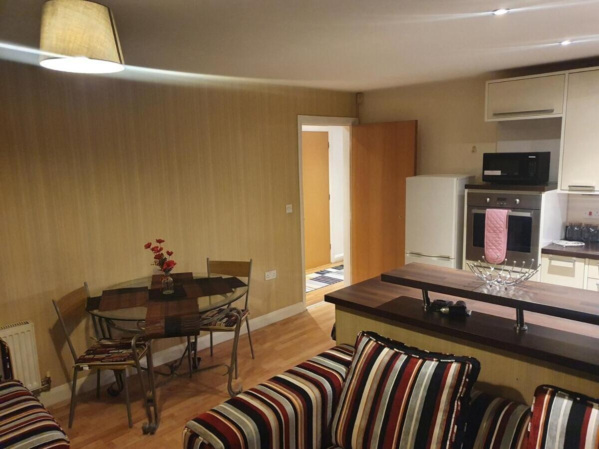 Two Bedroom Apartment, Free Parking, Close To Uclan And Free Wifi Preston  Dış mekan fotoğraf